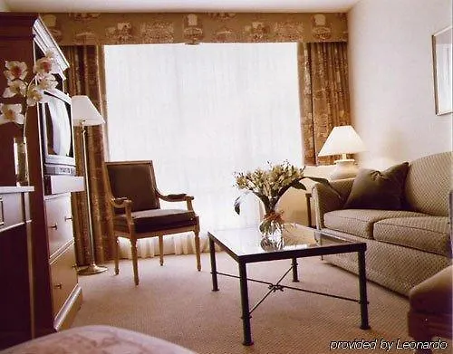 Clarion Hotel & Suites Downtown Montreal
